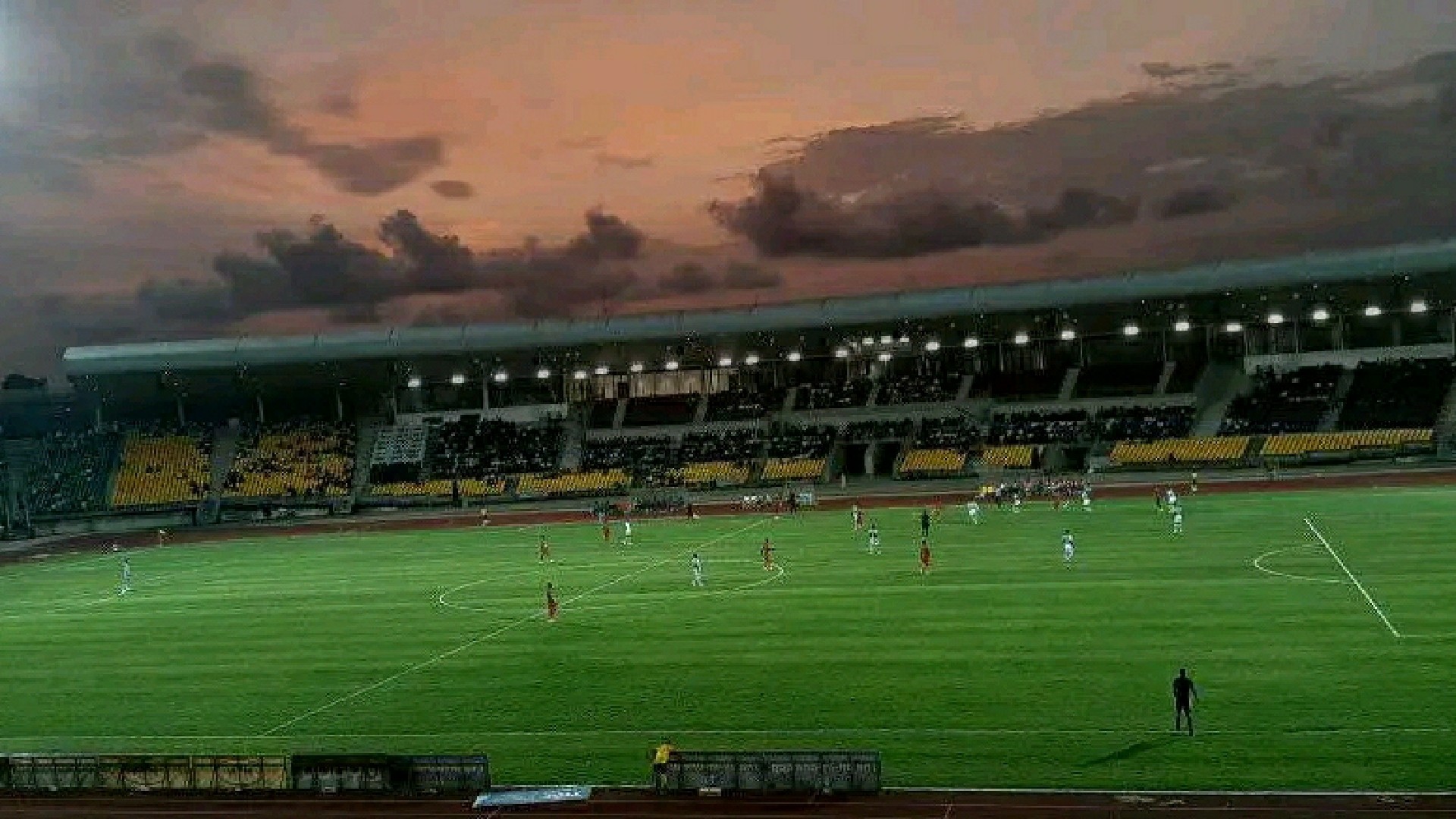 Les journalistes sportifs du Littoral disent être « marginalisés » dans les stades de Foot à Douala