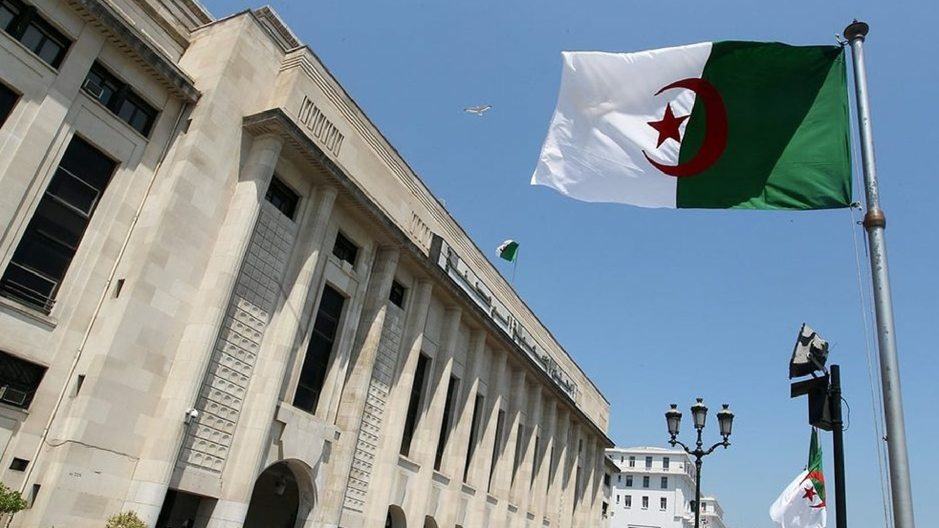 Algérie : bientôt une loi pour obliger les journalistes à révéler leurs sources